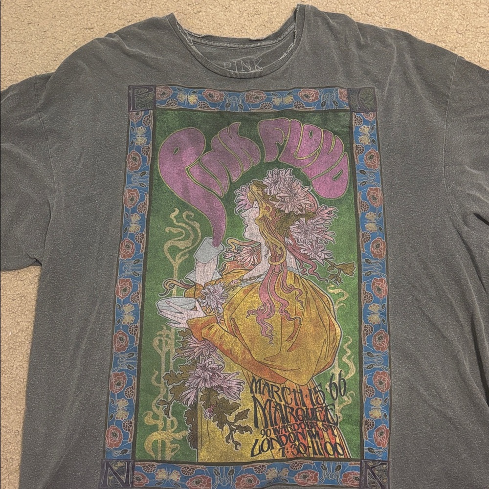 Urban Outfitters Pink Floyd Marquee London 1966 oversized t shirt